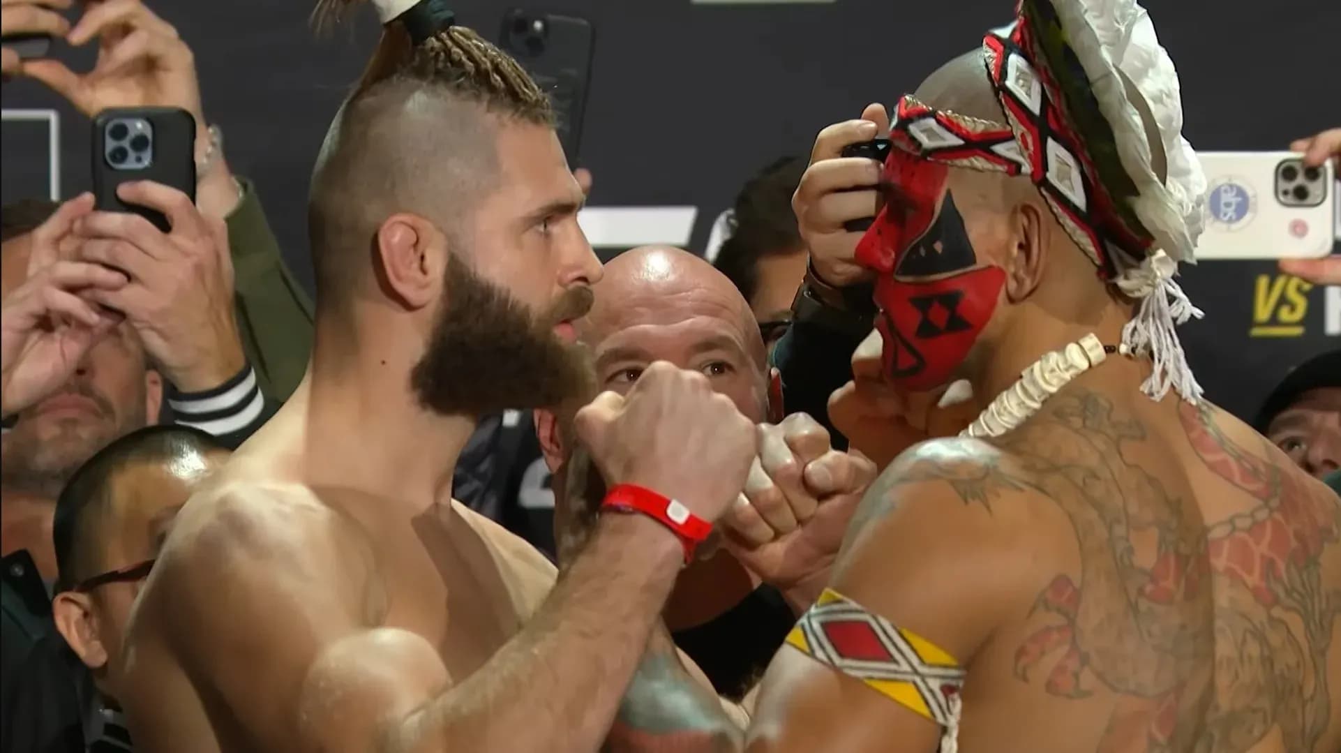 Jiri Prochazka stares down with Alex Pereira