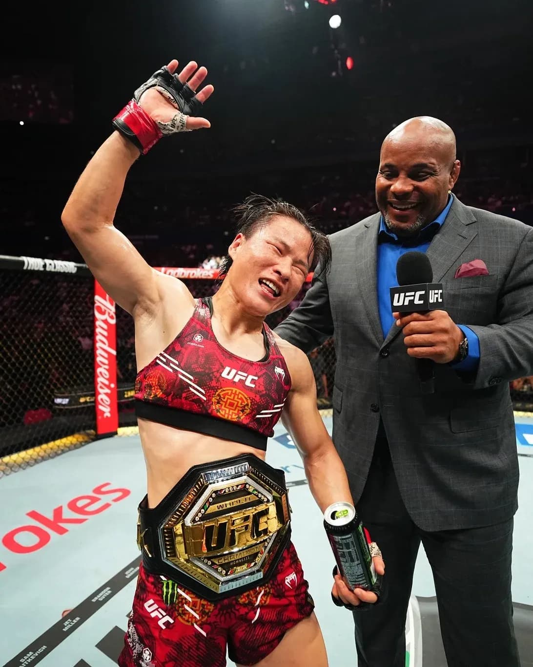 Is there anyone who can still challenge Zhang Weili at strawweight? Hank Strandberg ponders that right now.