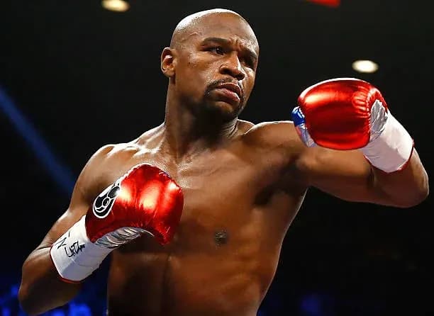 Floyd Mayweather vs Logan Paul