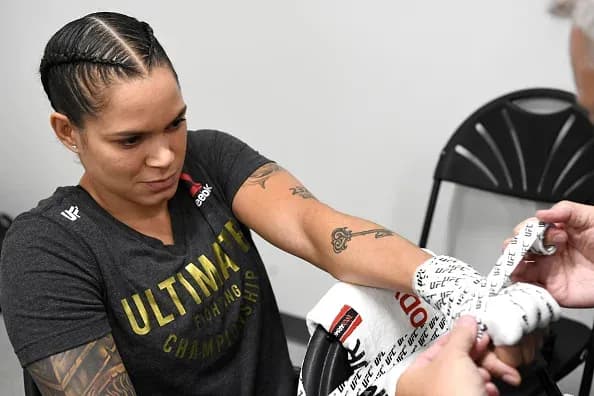 Amanda Nunes UFC 256