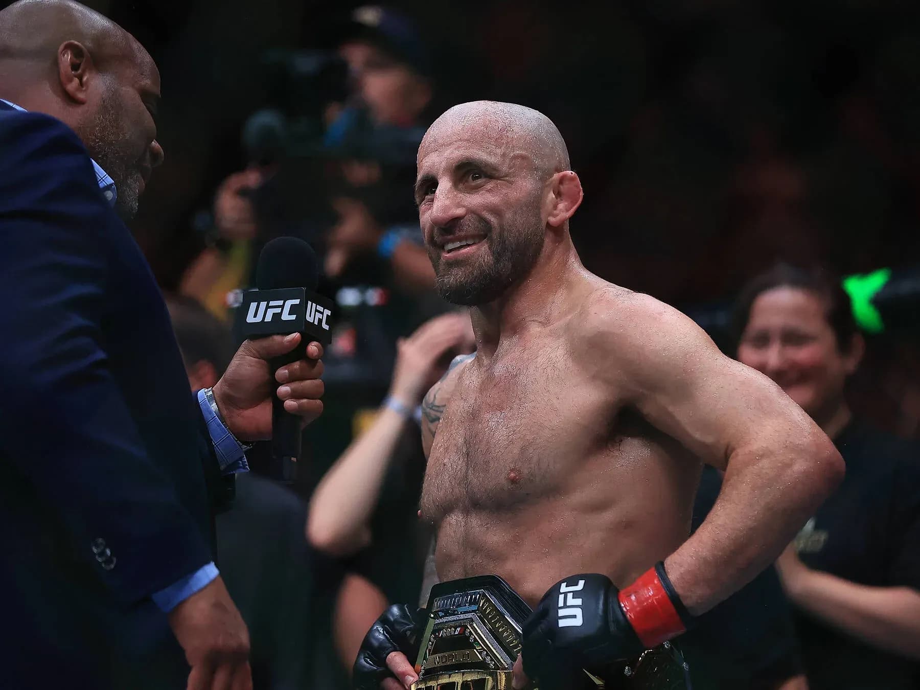 Michael Bisping favors Alexander Volkanovski to win at UFC 333