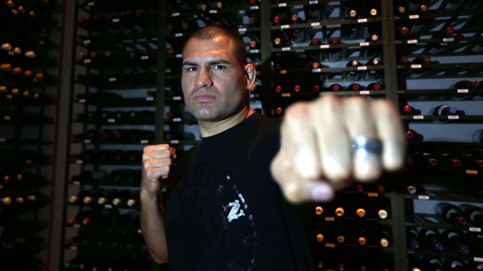 50501039. Las Vegas.- El peleador de artes marciales mixtas, Cain Velasquez aseguro que vencera al brasileno Fabricio Werdum el proximo 13 de junio en la ciudad de MÃ xico, la noche de ayer durante la entrevista con Notimex en la ciudad de Las Vegas Nevada, Estados Unidos. NOTIMEX FOTO JORGE ARCIGA JAA SPO LAS VEGAS NEVADA ESTADOS UNIDOS EDITORIAL USE ONLY Copyright: xx NTX15014000 JORGExARCIGAx notimexpix512912