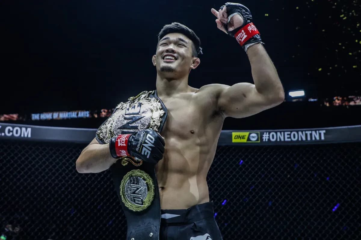 Christian Lee saw his fight vs. Alibeg Rasulov stopped due to an eye poke.