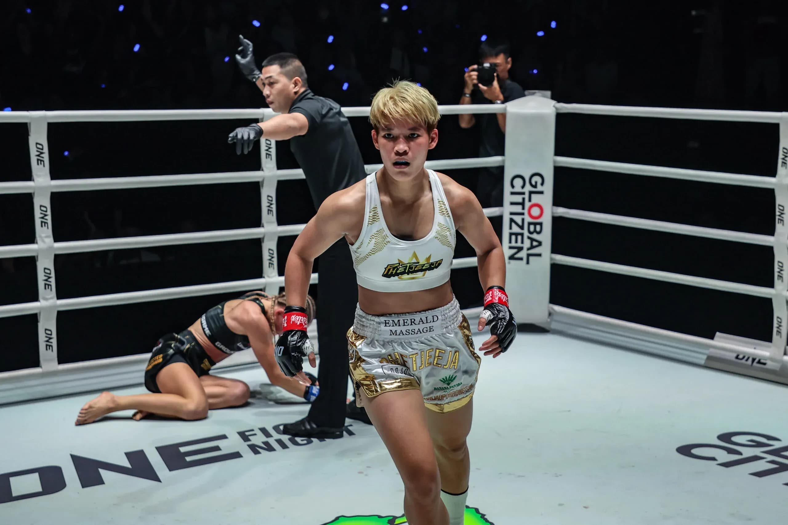 Phetjeeja drops her opponent in her Muay Thai return