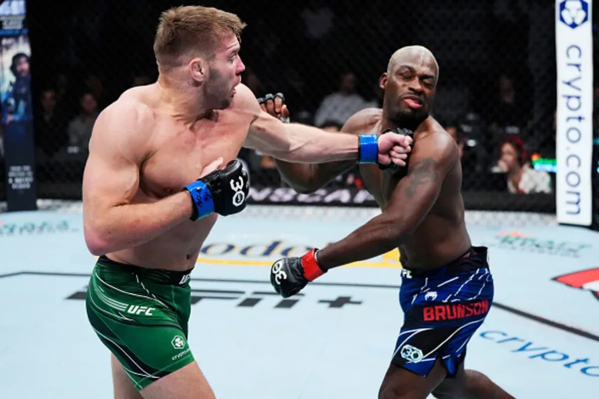 Dricus Du Plessis dominates