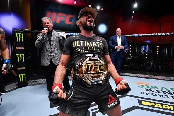 Deiveson Figueiredo victorious at UFC Apex