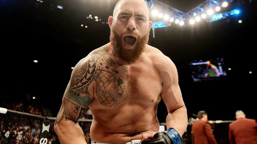 Travis Brown Knocks out Alistair Overeem