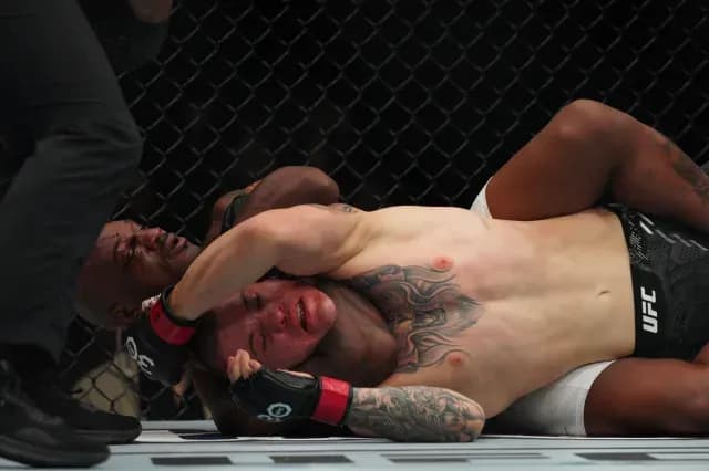 Jared-Gooden-def.-Wellington-Turman-UFC-on-ESPN-52