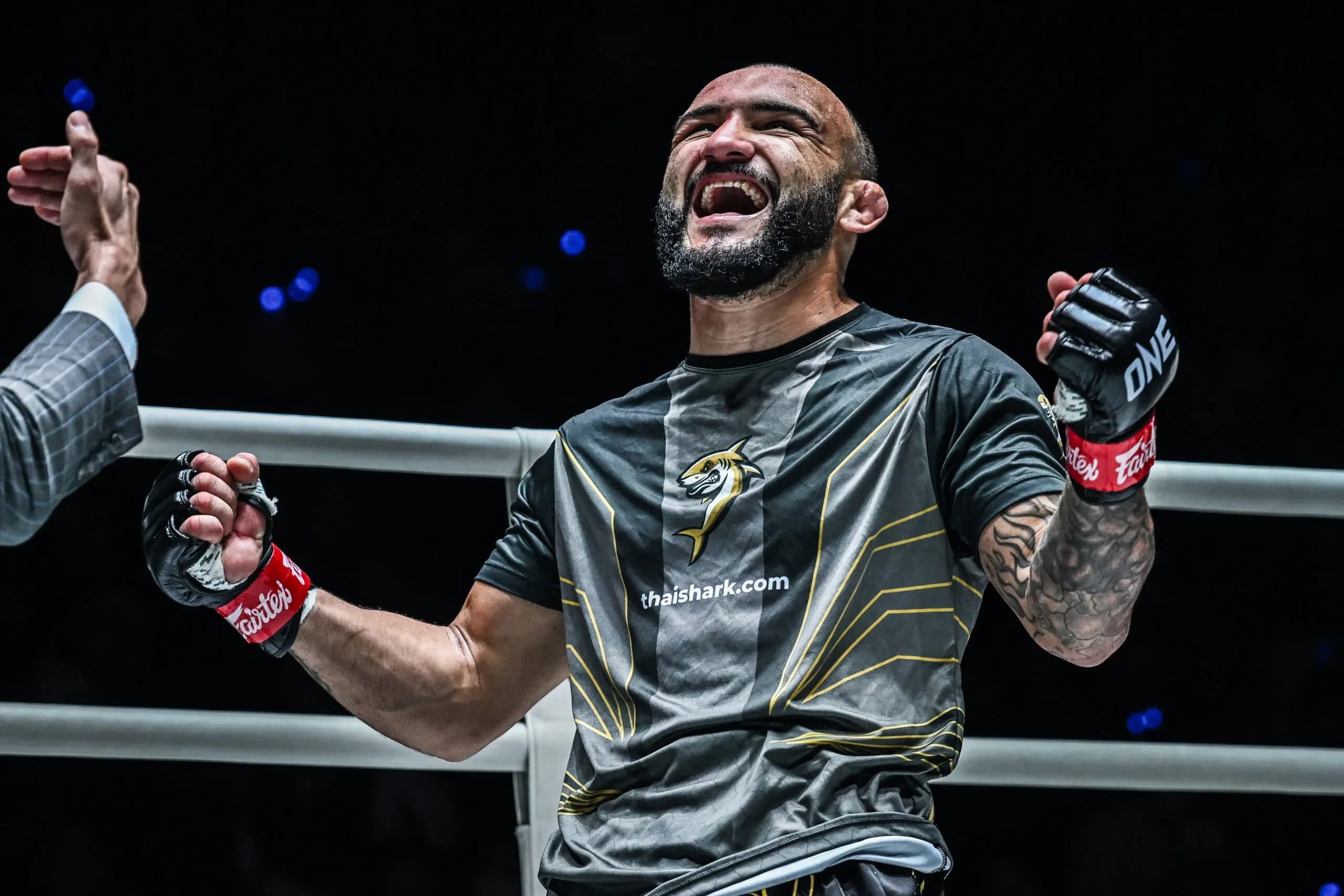 MMA fighter John Lineker celebrates in the Circle