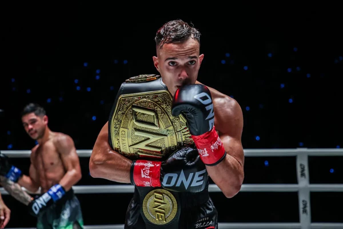 Jonathan DiBella, fighting at ONE Fight Night 36.