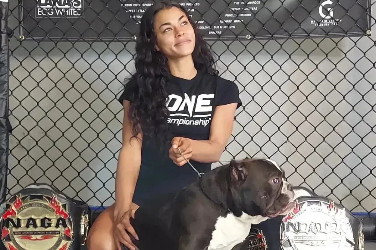 Lea Bivins With NAGA belt