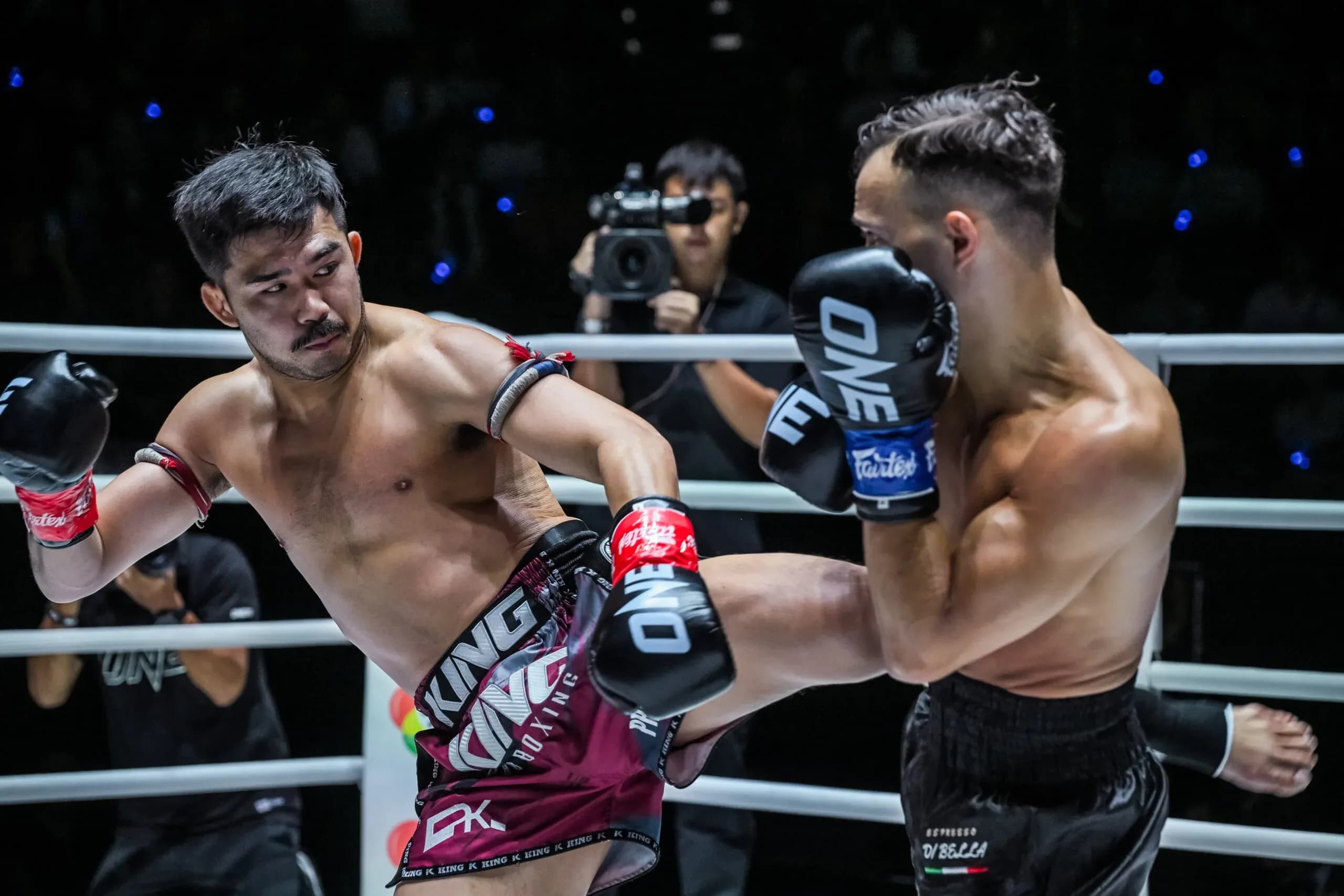 Thai fighter Prajanchai PK Saenchai kicks Jonathan Di Bella