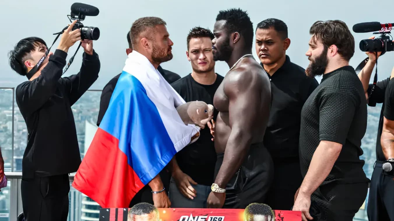 Anatoly Malykhin (15-1 MMA) knocked out "Reug Reug" Oumar Kane (7-2 MMA) in the fourth round at The Inner Circle