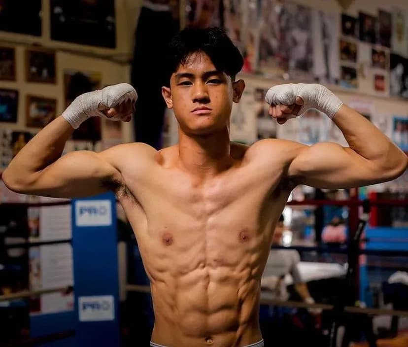 Jessie Mandapat flexing