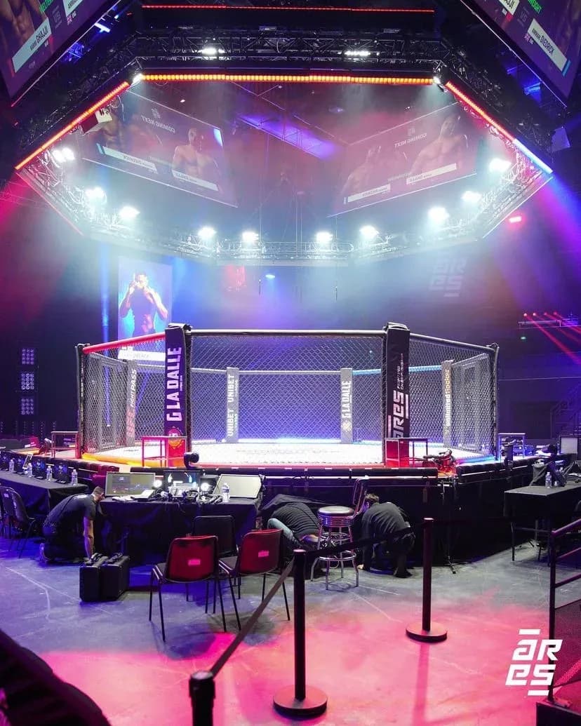 ARES FC 11 Cage Shot