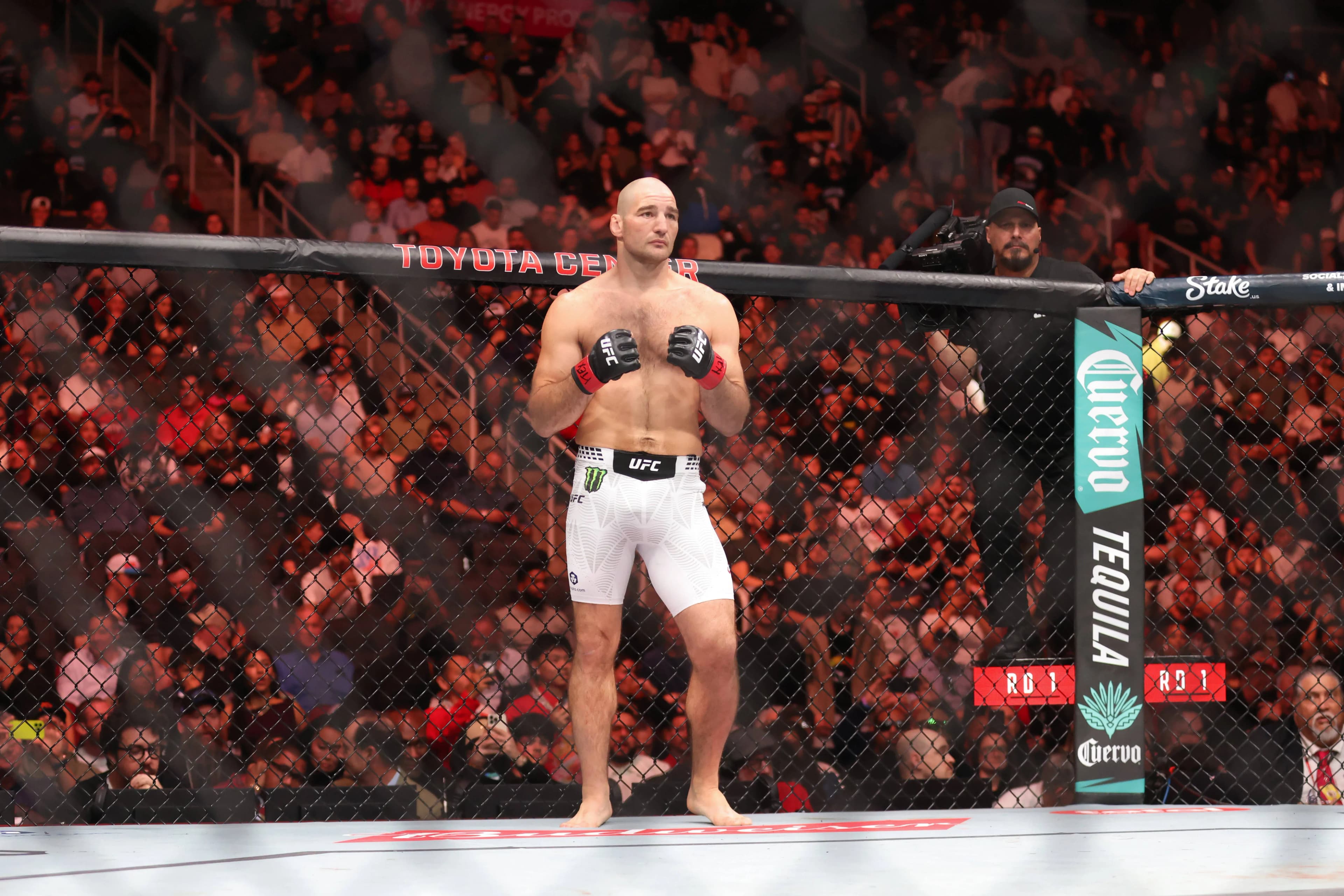 February 21, 2026, Houston, Tx, USA: HOUSTON, TEXAS Ã¢â‚¬ FEBRUARY 21: (L-R) Sean Strickland preparing for his fight against Anthony Hernandez during middleweight bout at UFC Fight Night: Strickland vs. Hernandez at Toyota Center on February 21 in Houston, Texas. Houston USA - ZUMAr187 20260221_zsp_r187_164 Copyright: xJustinxRenfroex