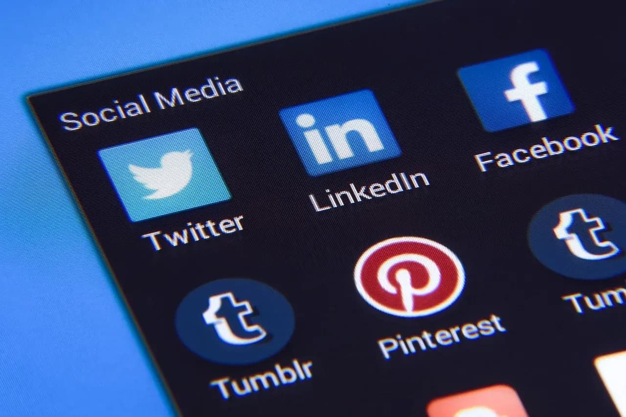 Social Media Screen