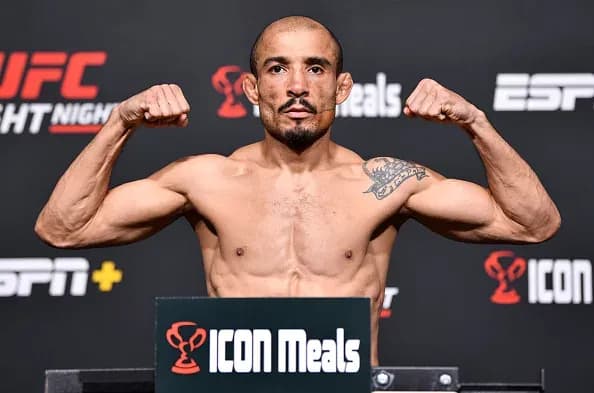 Rob Font vs Jose Aldo