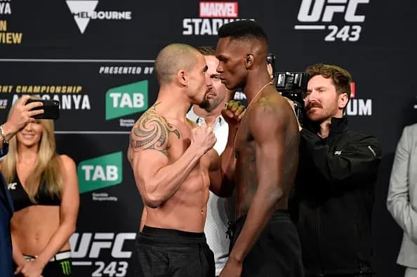 Israel Adesanya vs Robert Whittaker