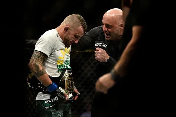 Alexander Volkanovski interviews Joe Rogan after being named the new UFC Featherweight champion.