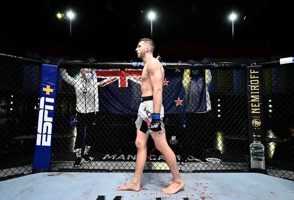 Dan Hooker vs Michael Chandler