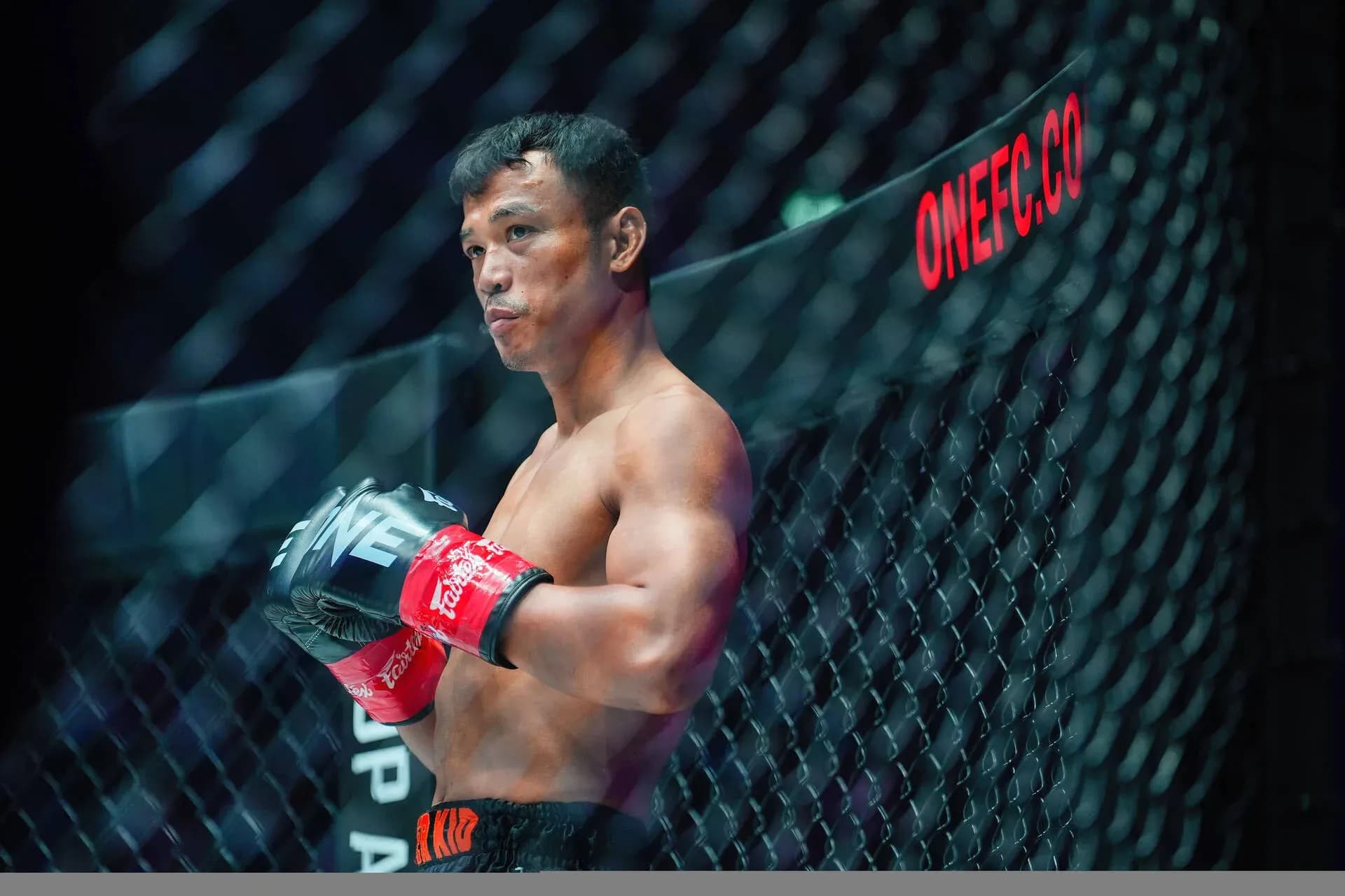 Muay Thai Legend Sitthichai Calls Time on Career After Brutal KO Loss