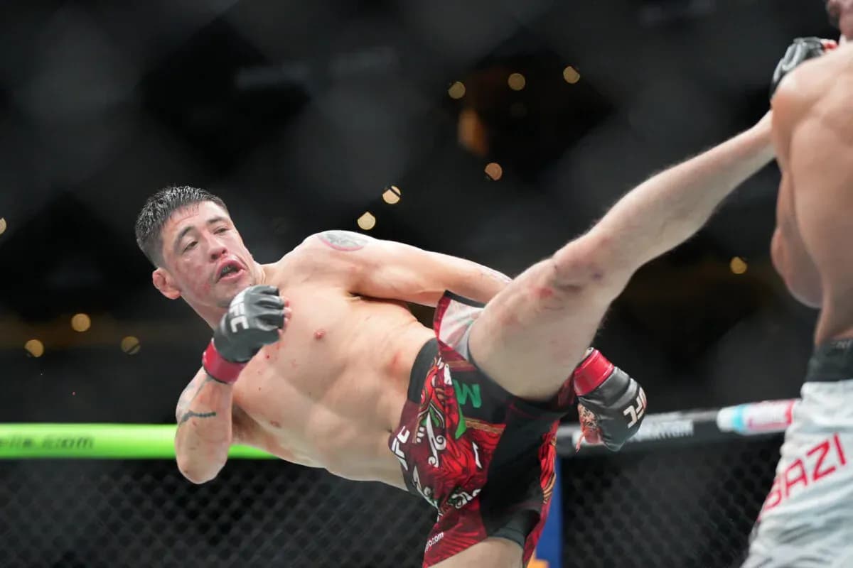 Brandon Moreno throwing a kick