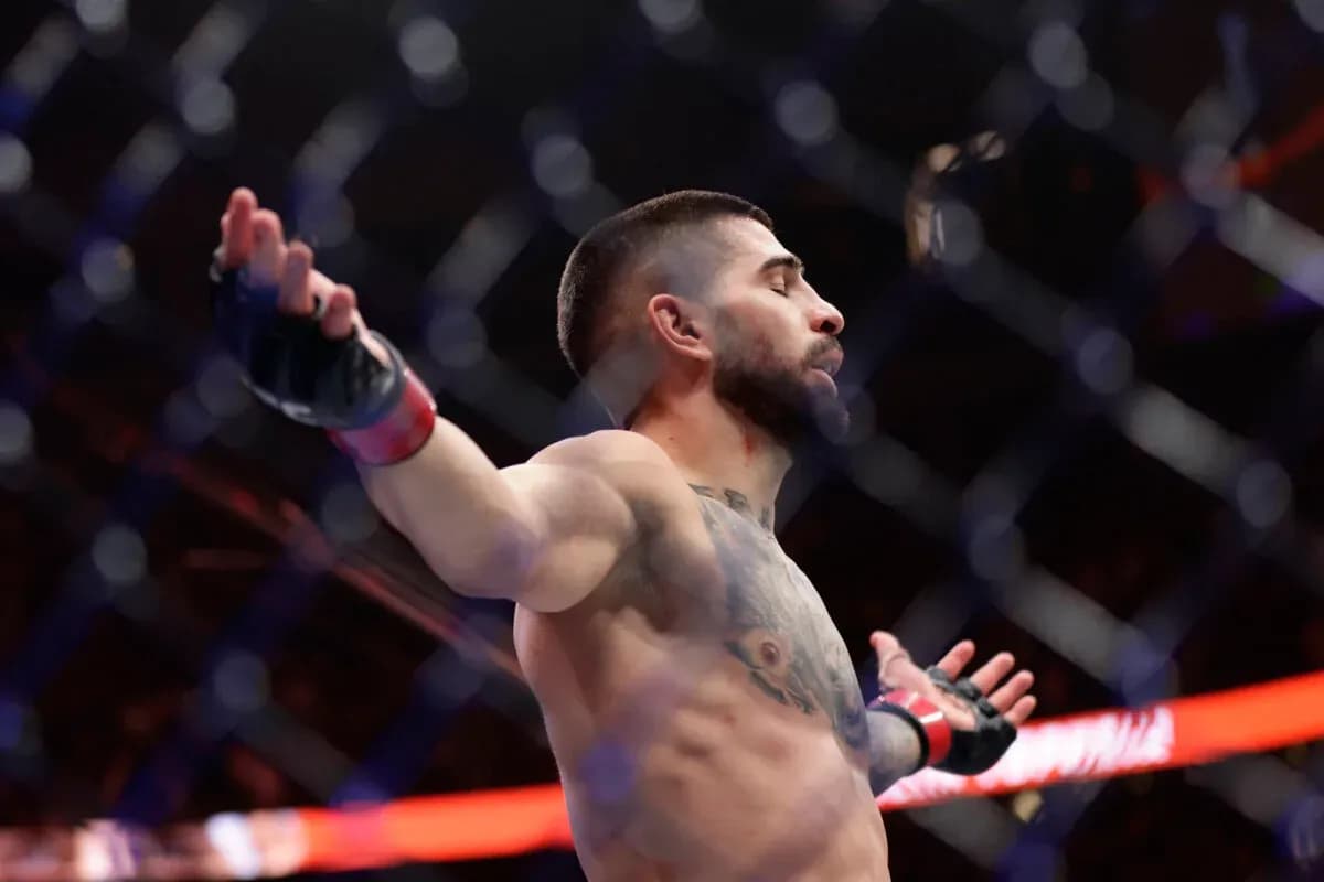 UFC White House's Ilia Topuria arms out