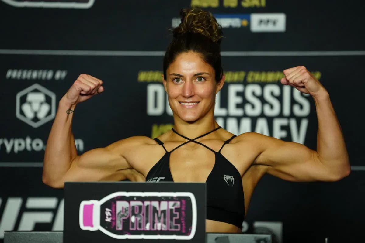 Loopy Godinez weighs in at UFC 319