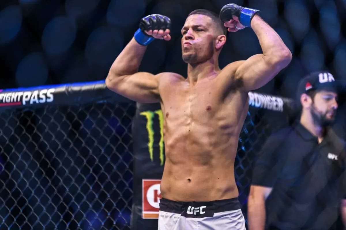 Nate Diaz flexing