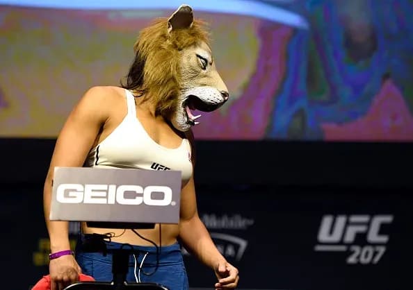 Amanda Nunes vs. Kim Kardashian