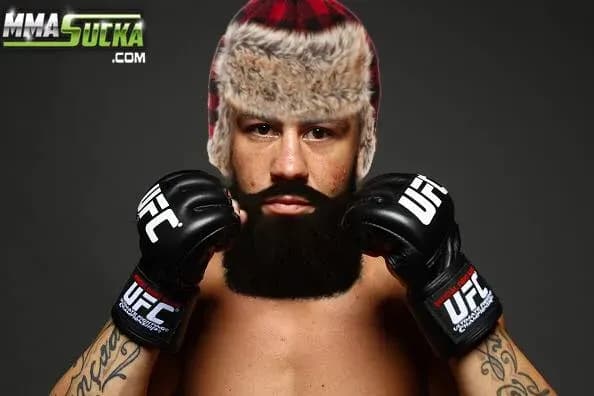 Pedro Munhoz leg kicks