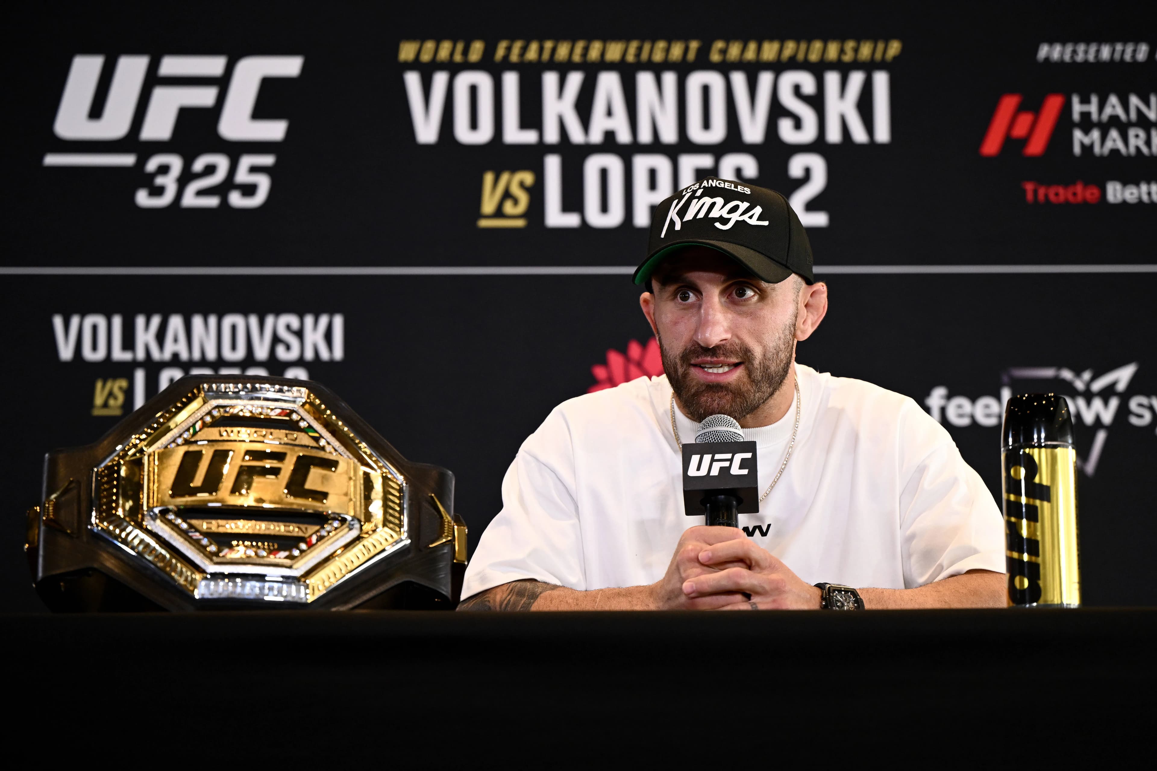 Alexander Volkanovski Defends His UFC Featherweight Title Again