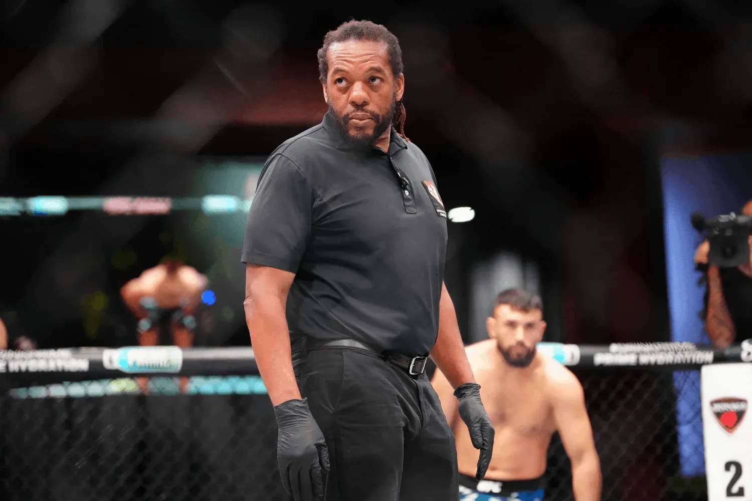 Herb Dean refereeing a fight