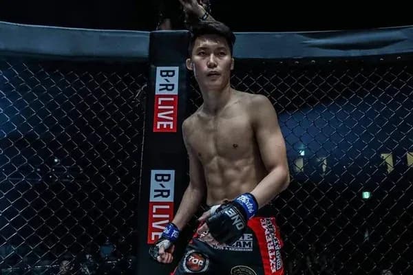 Kwon Won II prepares for in cage battle.