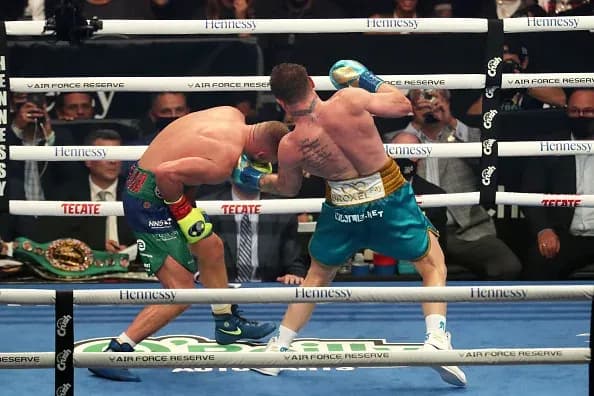 Canelo Alvarez vs. Billy Joe Saunders