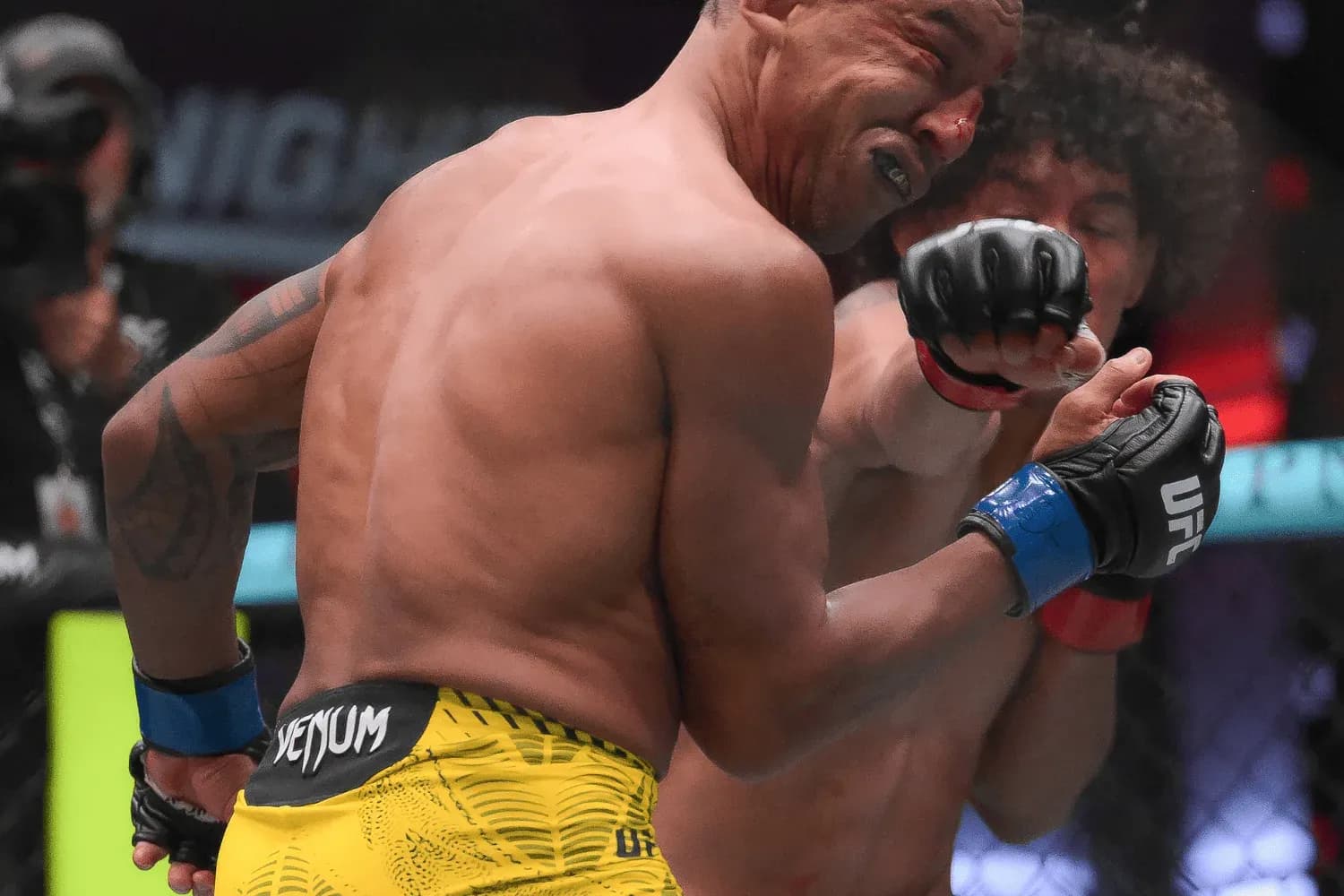RAUL ROSAS JR. defeated RAON BARCELOS by TKO (slam) at 1:38 of Round 5