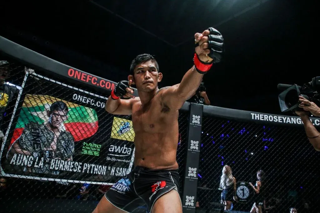 Aung La N Sang gets ready to fight in the cage