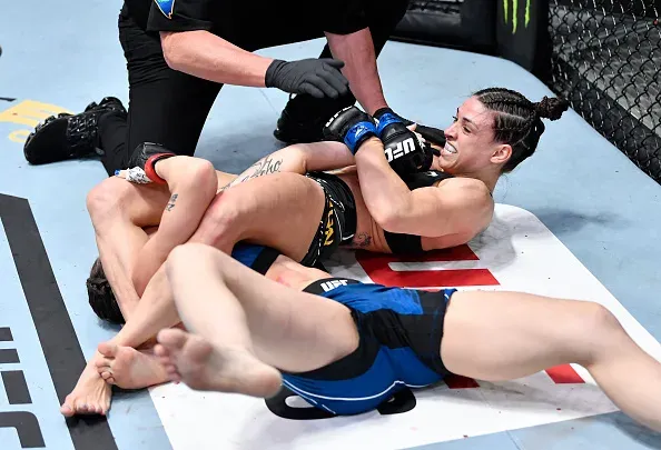 Mackenzie Dern locks in a submission