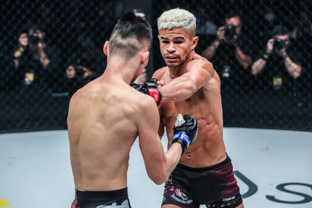 Brazilian MMA fighter Fabricio Andrade punches Kwon Won Il