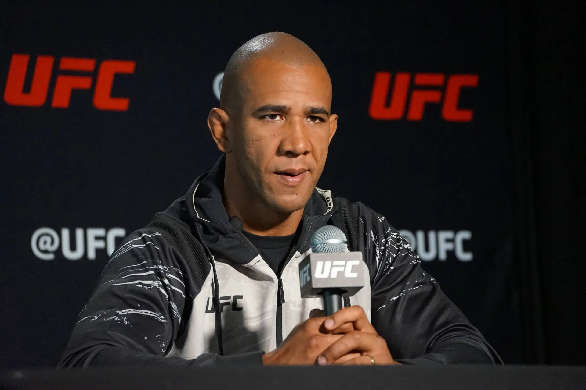‘Robocop’ Admits Gloves Incident but Shuts Down Anthony Hernandez’s Cheating Claims