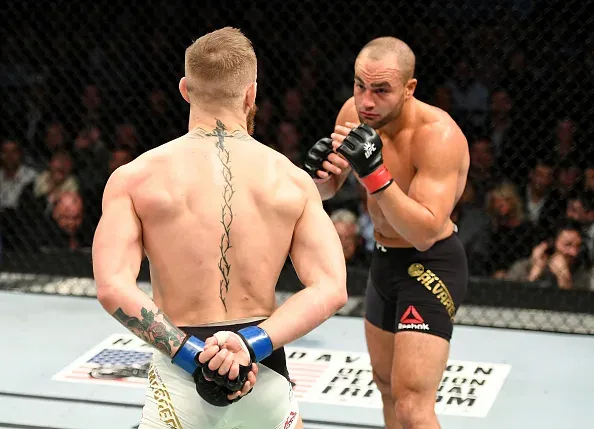 McGregor taunts Alvarez at UFC 205