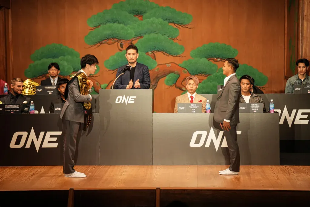 At the ONE SAMURAI 1 Kickoff Press Conference, Nadaka Yoshinari holds his ONE Championship belt and stares at Songchainoi