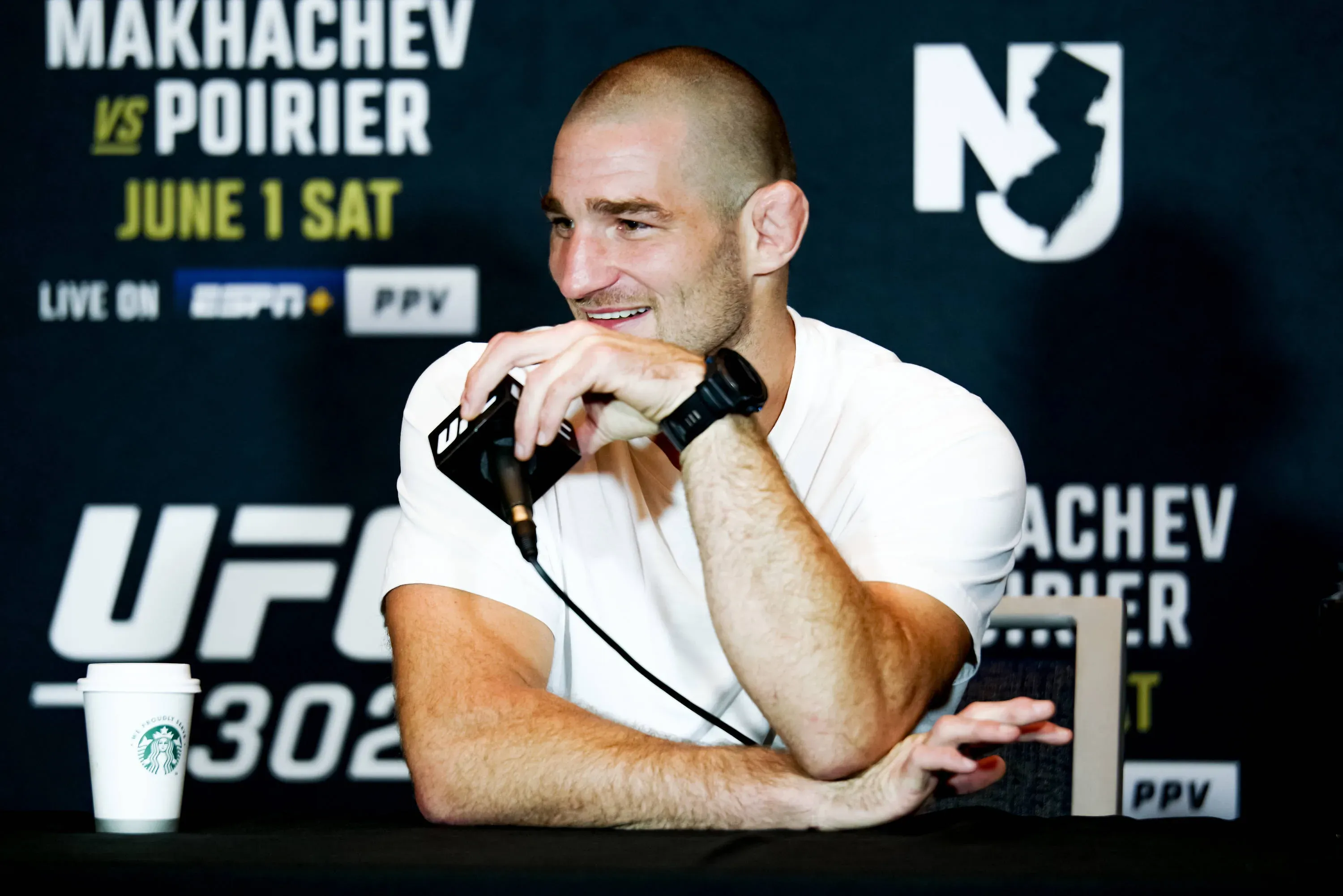 Sean Strickland Apologizes to Dustin Poirier After Criticizing Post-Arrest Comments