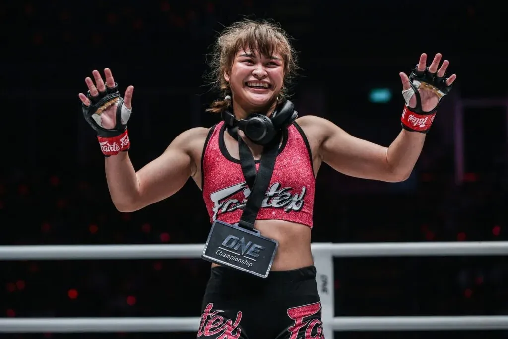 Stamp Fairtex celebrates a victory