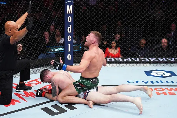 Dricus Du Plessis submits Darren Till
