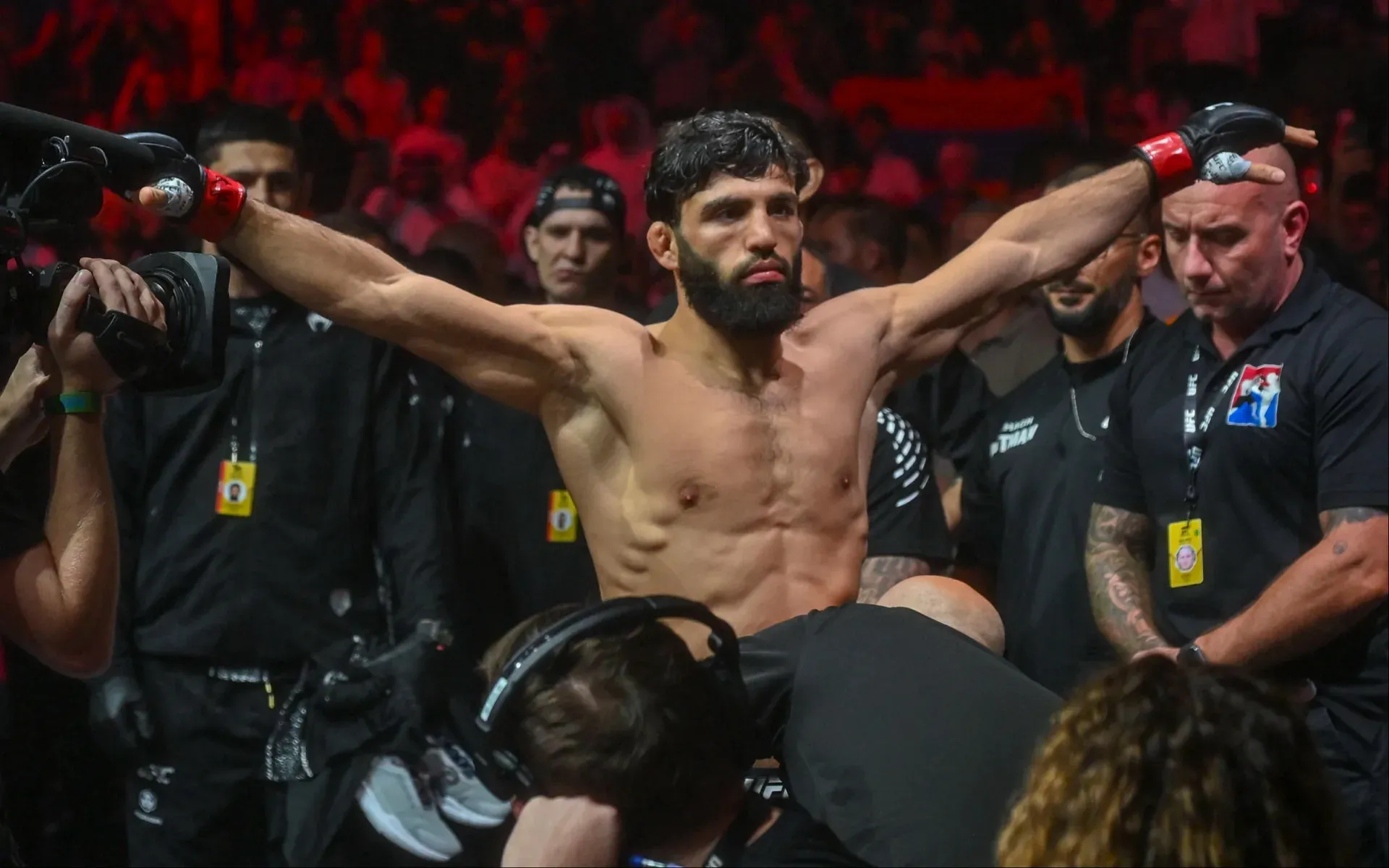Arman Tsarukyan will earn title shot with UFC 331 win, claims Ariel Helwani