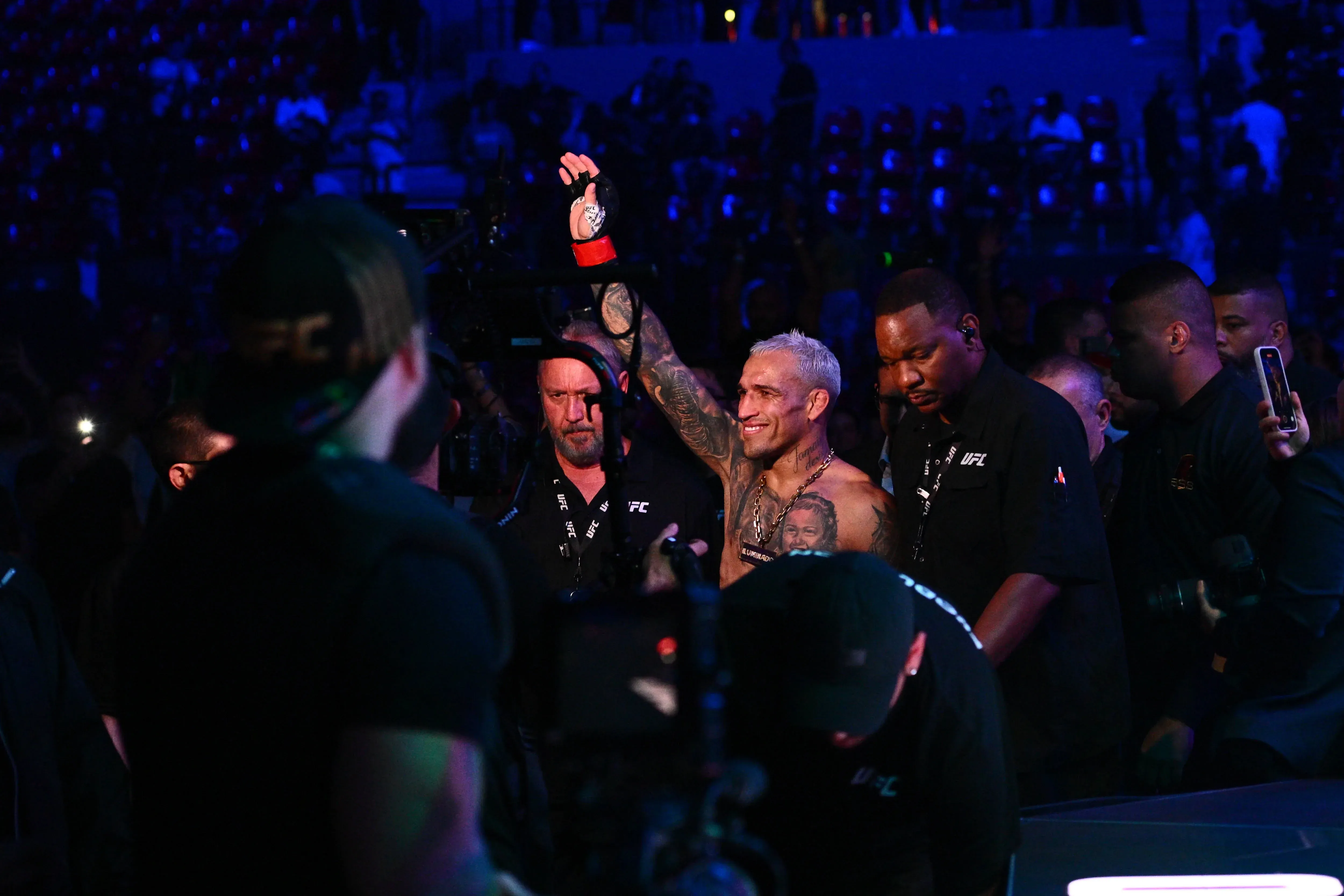 Charles Oliveira Claims He’s Willing to Put Career on Hold for Justin Gaethje Rematch
