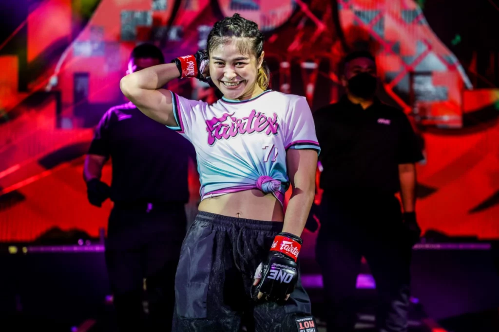 Stamp Fairtex makes her entrance and dances
