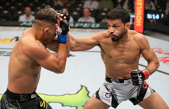 Arce UFC 273 Julio Arce outpoints Daniel Santos at UFC 273